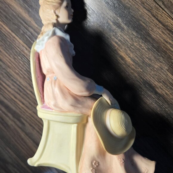 Vintage HOMCO Porcelain Victorian Lady Figurine, "Courtney's Dream" #1439 - Picture 8 of 9
